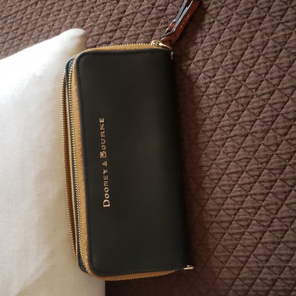 Dooney & Bourke large zip around wallet. - Picture 3 of 10